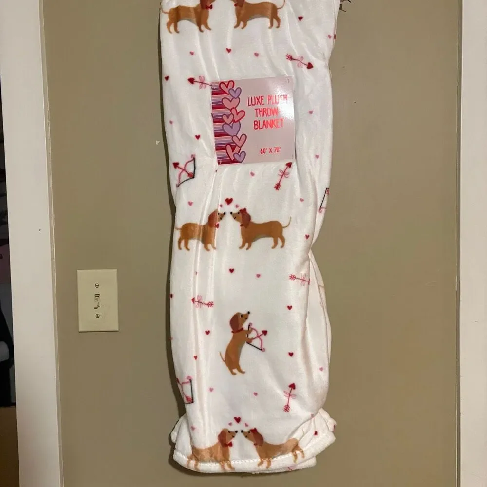 Dachshund Weiner Dog Valentines Day White Blanket Cupids Arrow Hearts NWT 60x70